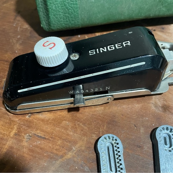 Singer buttonholer vintage 1960 with case - Picture 3 of 8